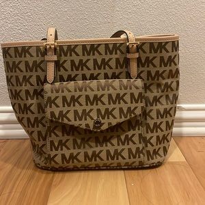 NWOT Michael Kors Women’s Signature Tote Bag Purse All Over Print Beige Gold